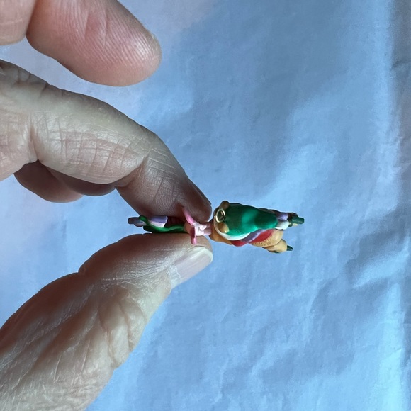 Hallmark Keepsake Ornament. Skating with Pooh. - Picture 9 of 10